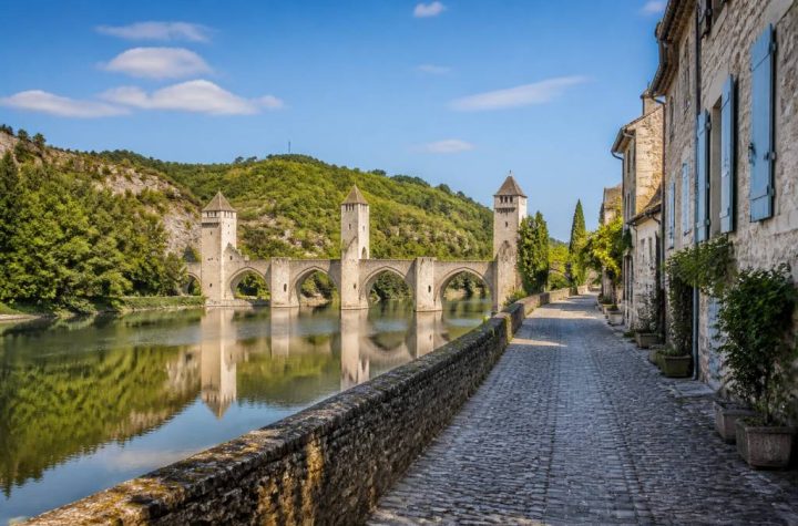 Cahors France travel guide for food, wine and shopping experiences