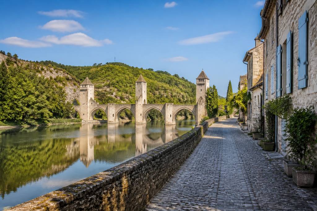 Cahors France travel guide for food, wine and shopping experiences