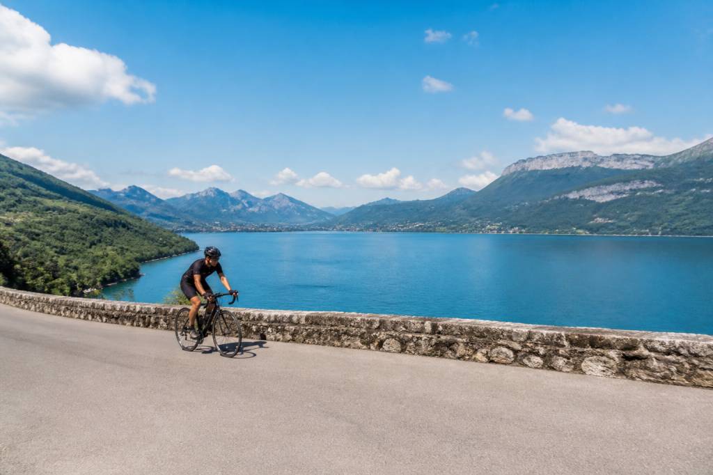 Cycle around Lake Annecy: the ultimate guide to a scenic cycling adventure